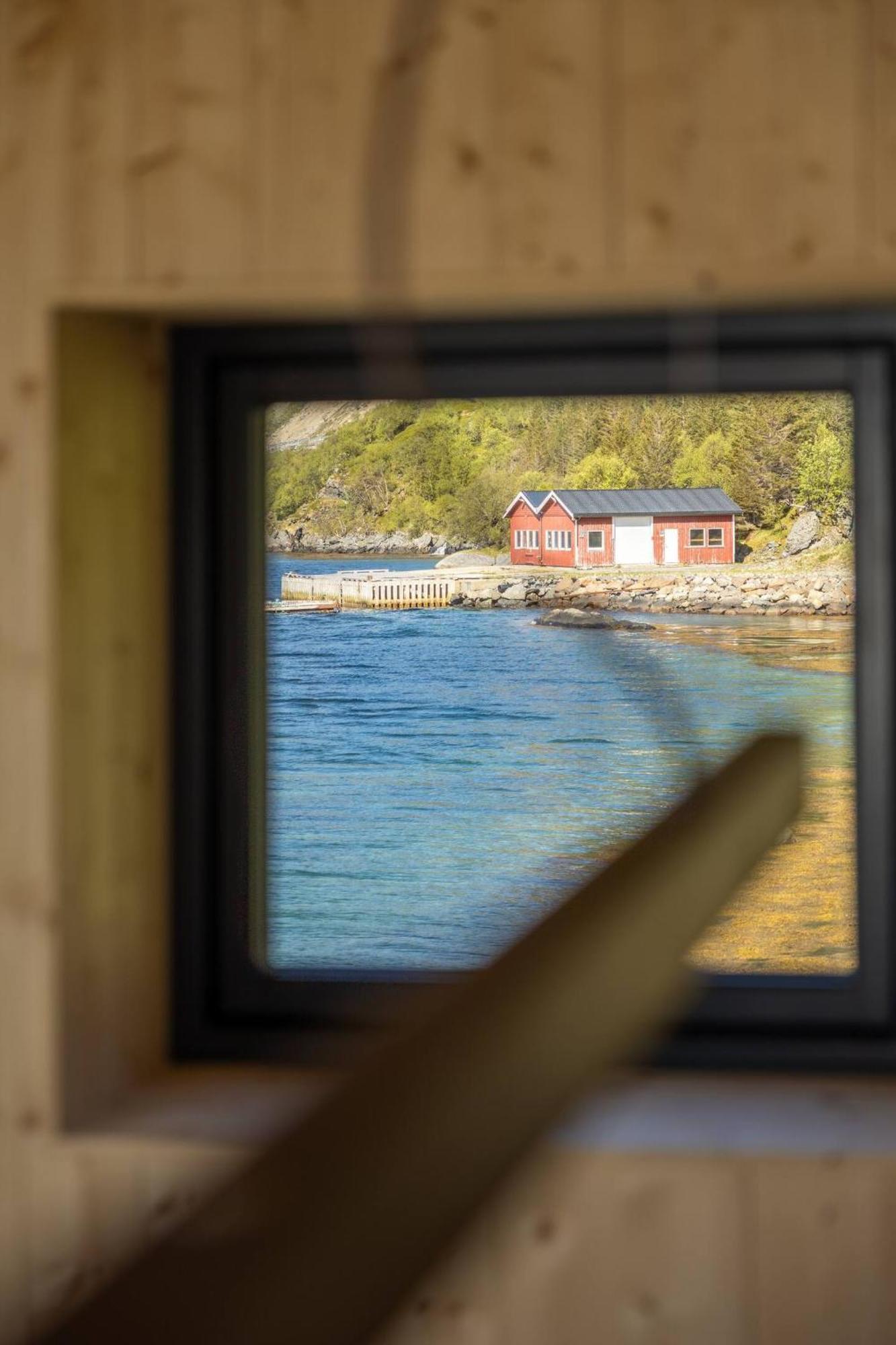 Minkfarmen, Spacious Seaside Cabin With Scenic View Ramberg Extérieur photo